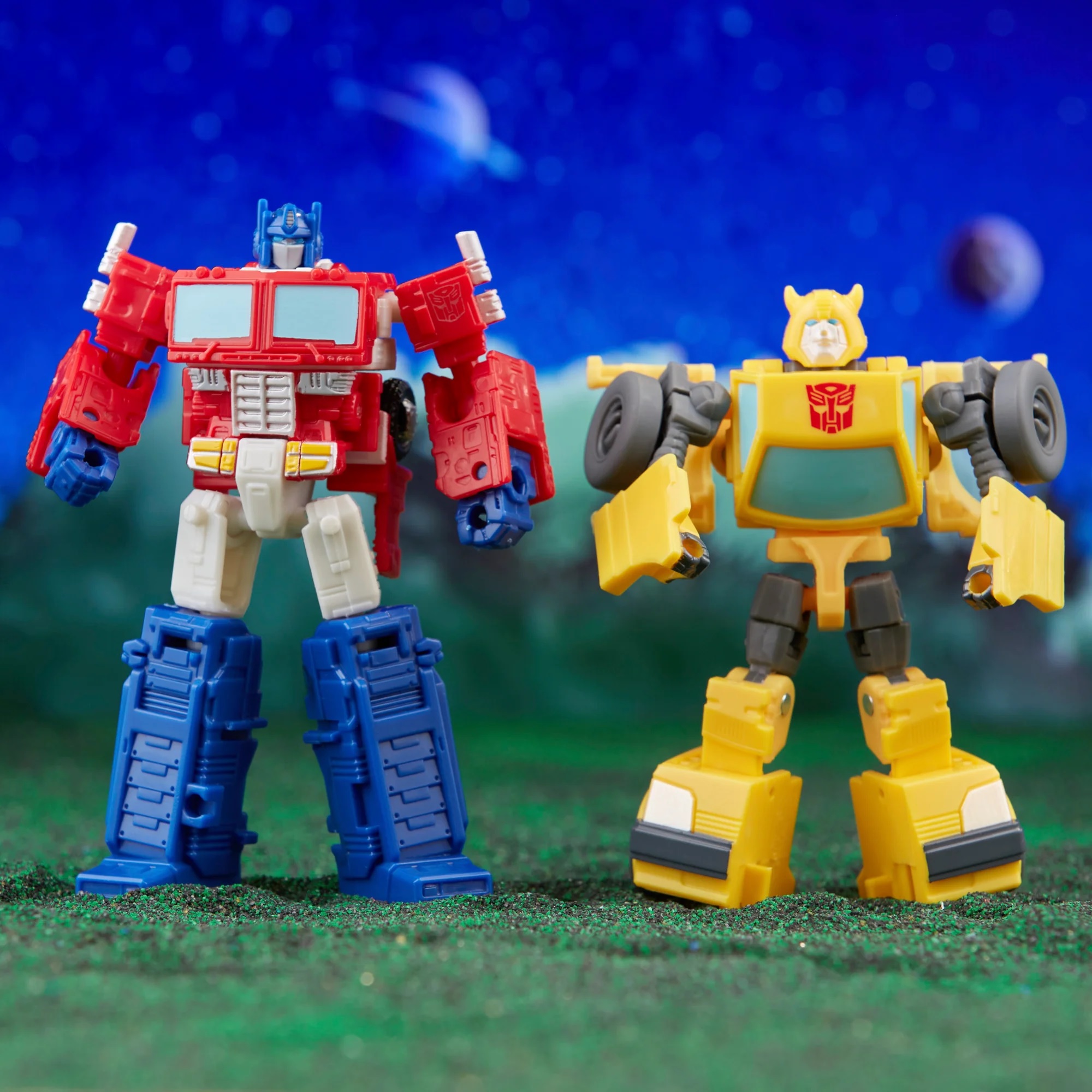 "Legacy Evolution" Core Class Bumblebee & Optimus Prime Official Image